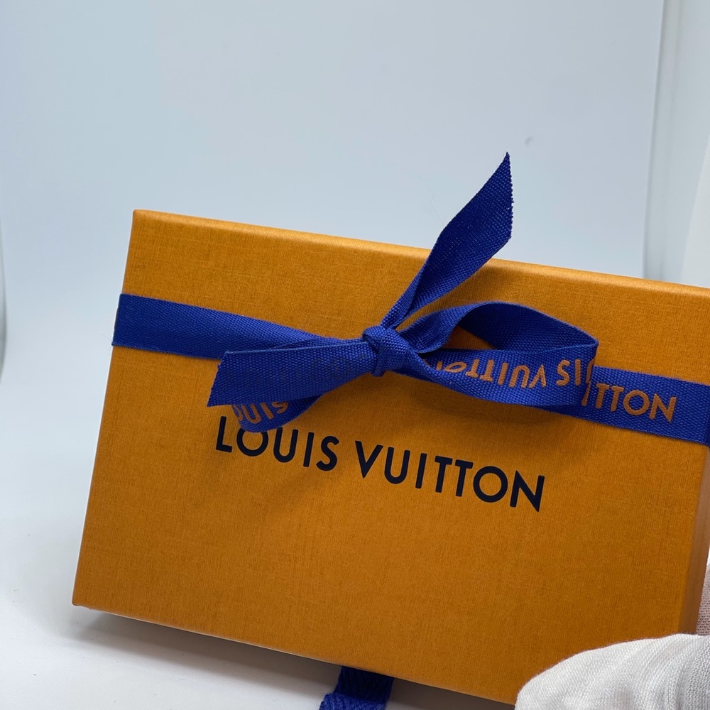 Louis Vuitton Card Holder - Picture 3 of 9